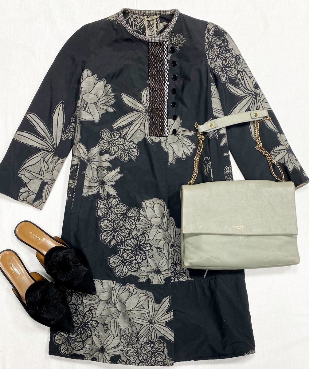 Плащ Etro размер 38 цена 15 655 руб
Мюли Aquazzura размер 39 цена 15 655 руб
Сумка Lanvin