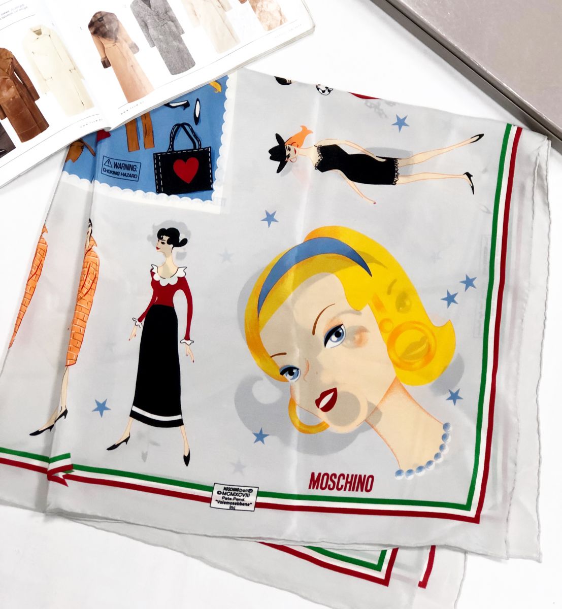 Платок Moschino размер 90/90 цена 4 697 руб