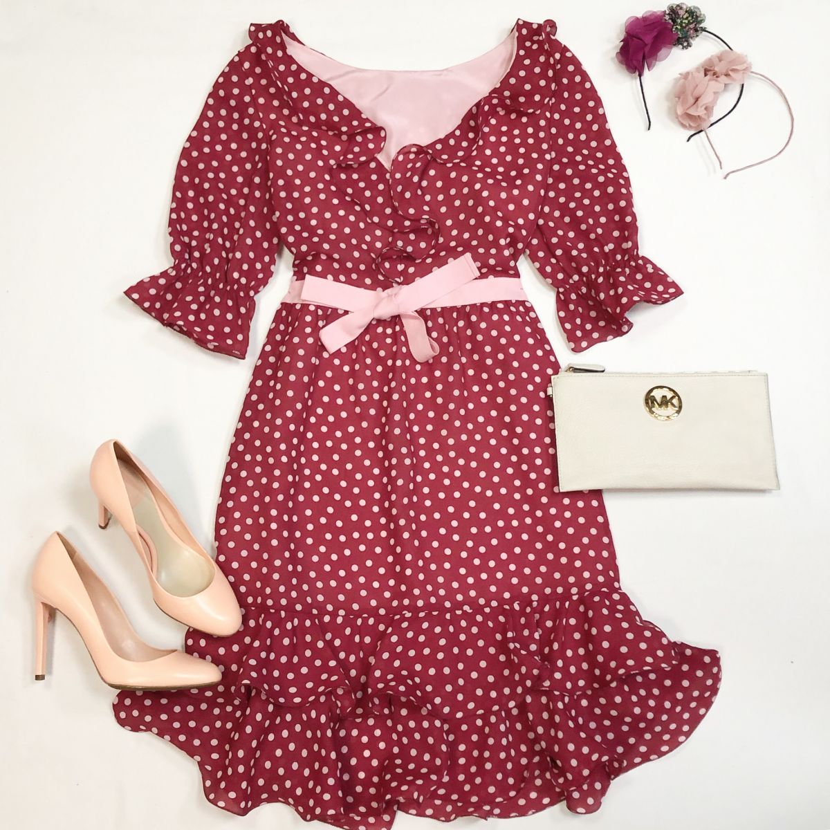 Платье Red Valentino размер 42 цена 7 693 рубТуфли Dior размер 38 цена 15 385 рубКлатч Michael Kors