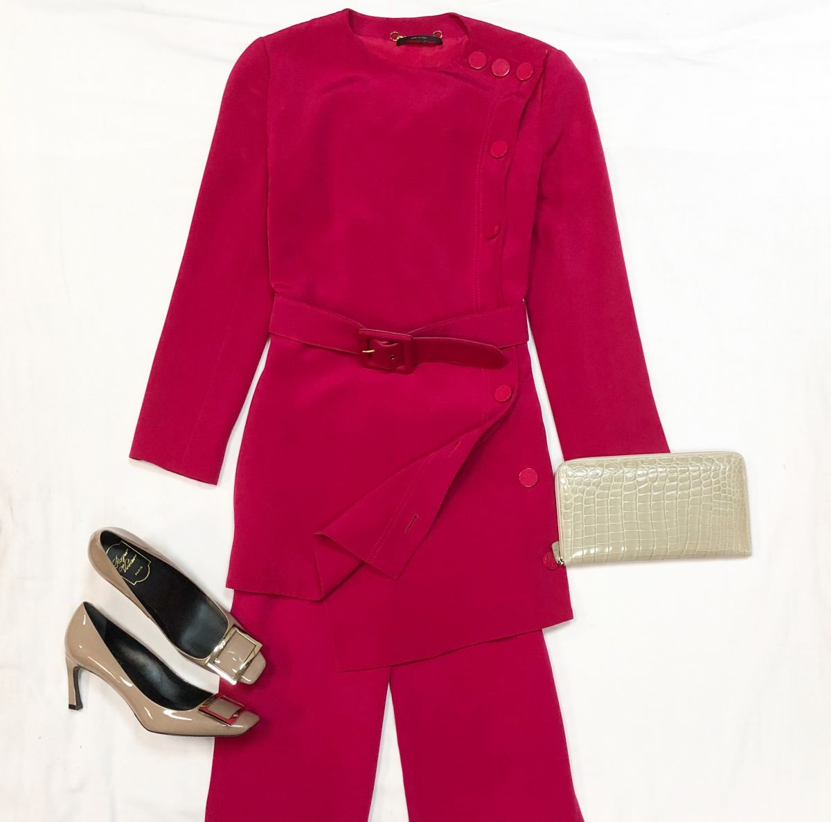 Костюм /шелк/ GUCCI размер 38 цена 30 770 руб 
Туфли ROGIER VIVIER