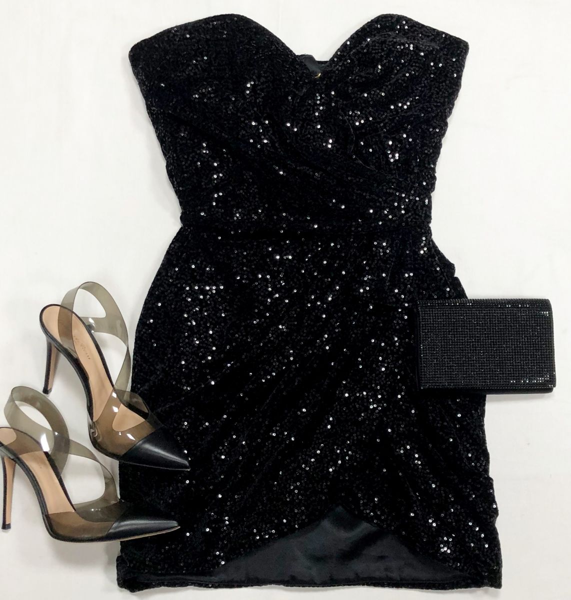 Платье/ пайетки/ Saint Laurent размер 40 цена 31 310 руб
Босоножки Gianvito Rossi размер 39 цена 36 007 руб
Сумочка/ камни/