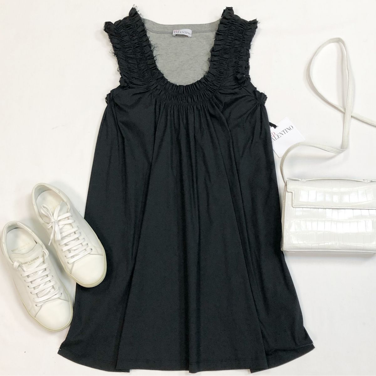Платье Red Valentino размер XS цена 4 616 руб/с биркой/ Кеды Saint Laurent размер 36.5 цена 23 078 рубСумка Giosa