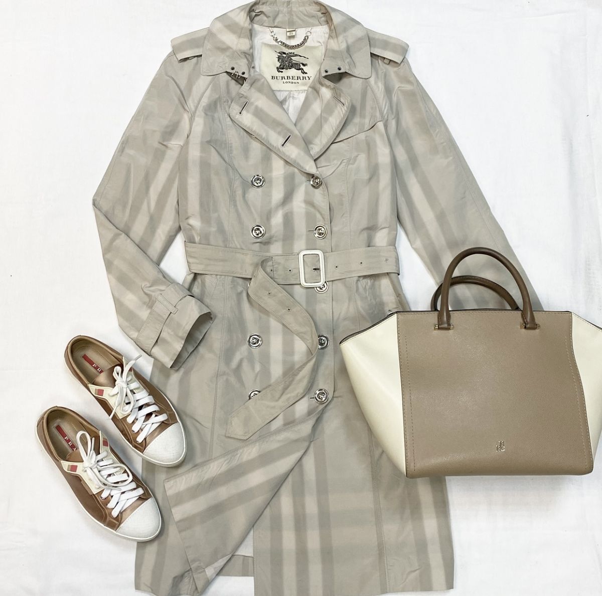 Тренч Burberry размер 44 цена 12 308 рубКеды Burberry размер 38 цена 10 770 рубСумка Carolina Herrera