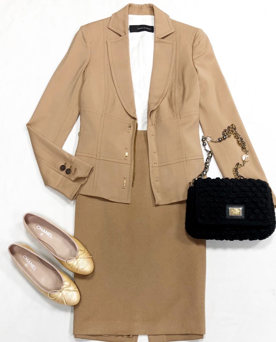 Жакет Dsquared размер 40 цена 7 828 руб
Юбка Max Mara размер 42 цена 7 828 руб
Балетки Chanel размер 37.5 цена 15 655 руб
Сумочка Dolce Gabbana