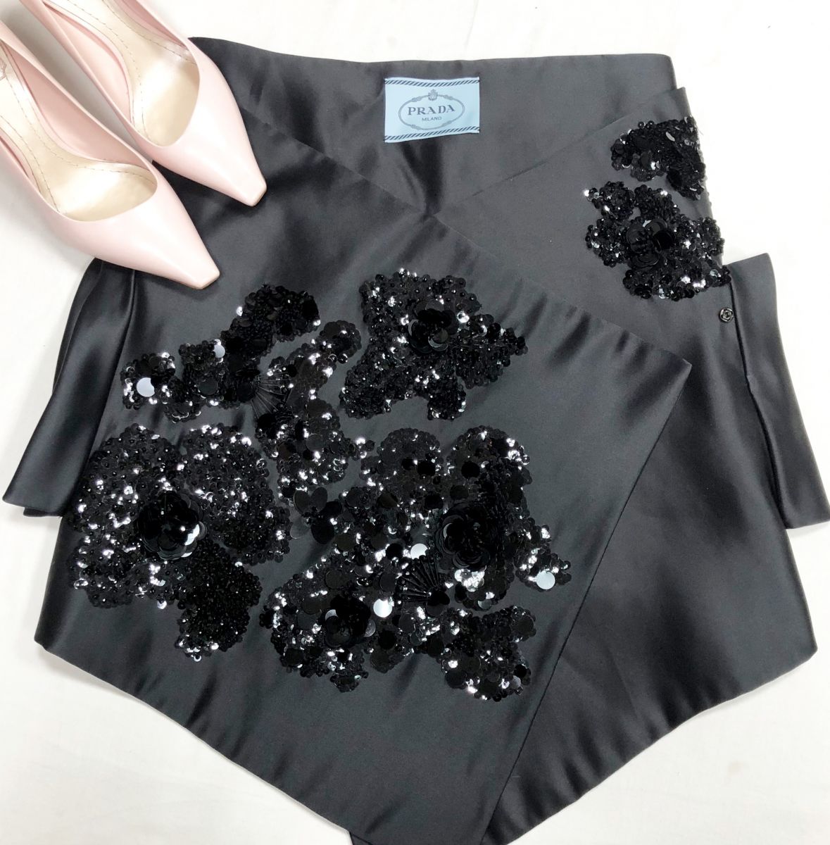 Жакет / пайетки/ Prada размер 42 цена 31 310 руб
Туфли Christian Dior размер 38 цена 23 483 руб