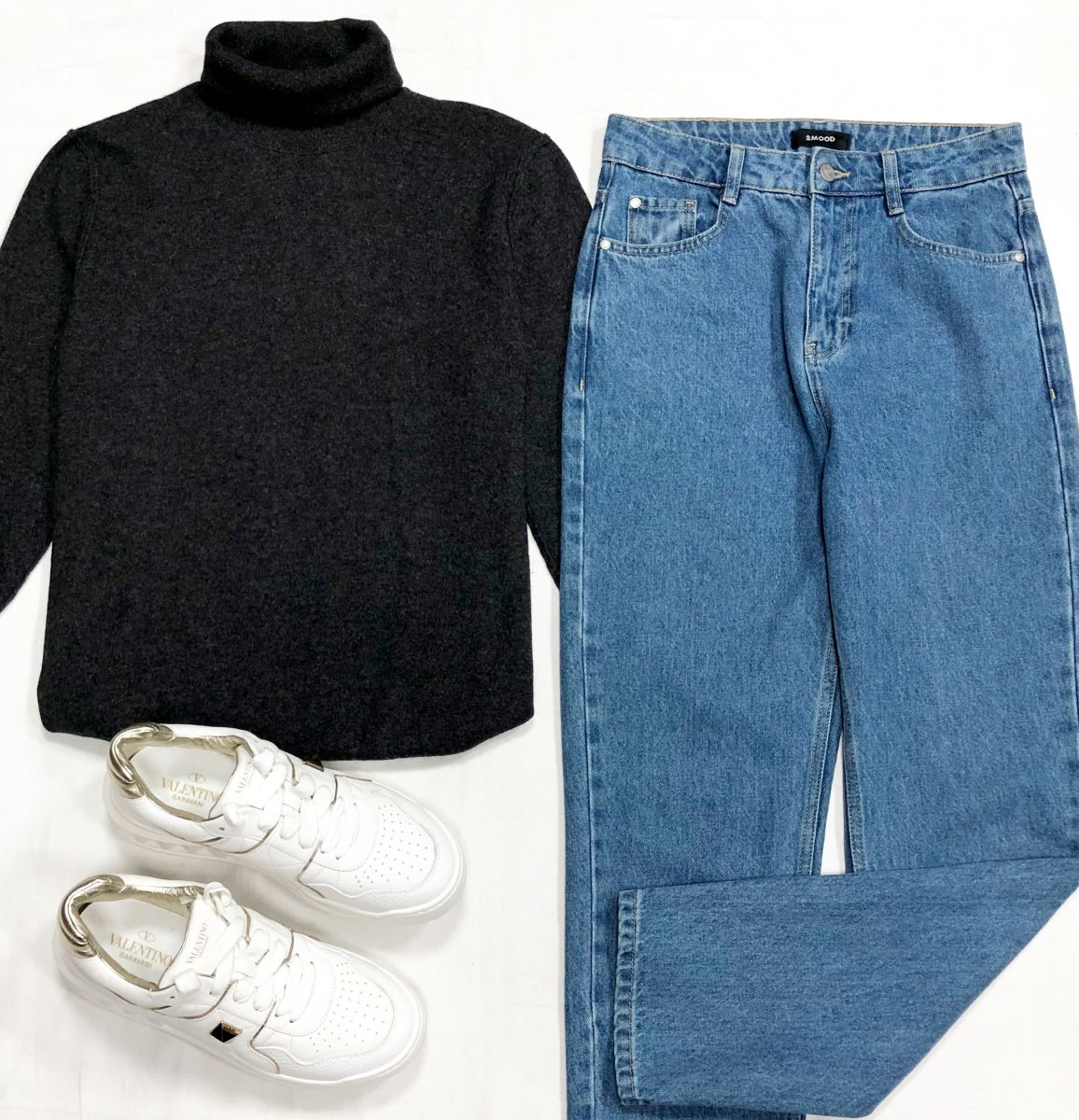 Водолазка Dolce Gabbana размер 46 цена 15 655 руб
Джинсы 2 Mood размер 38 цена 3 131 руб
Кроссовки Valentino размер 40 цена 46 965 руб