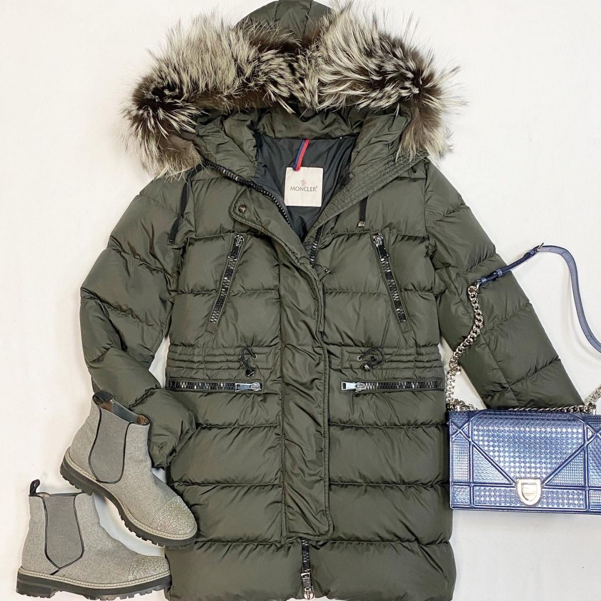 Пуховик Moncler размер 2 цена 26 155 рубБотинки Pertinis размер 36.5 цена 15 385 рубСумка Chanel