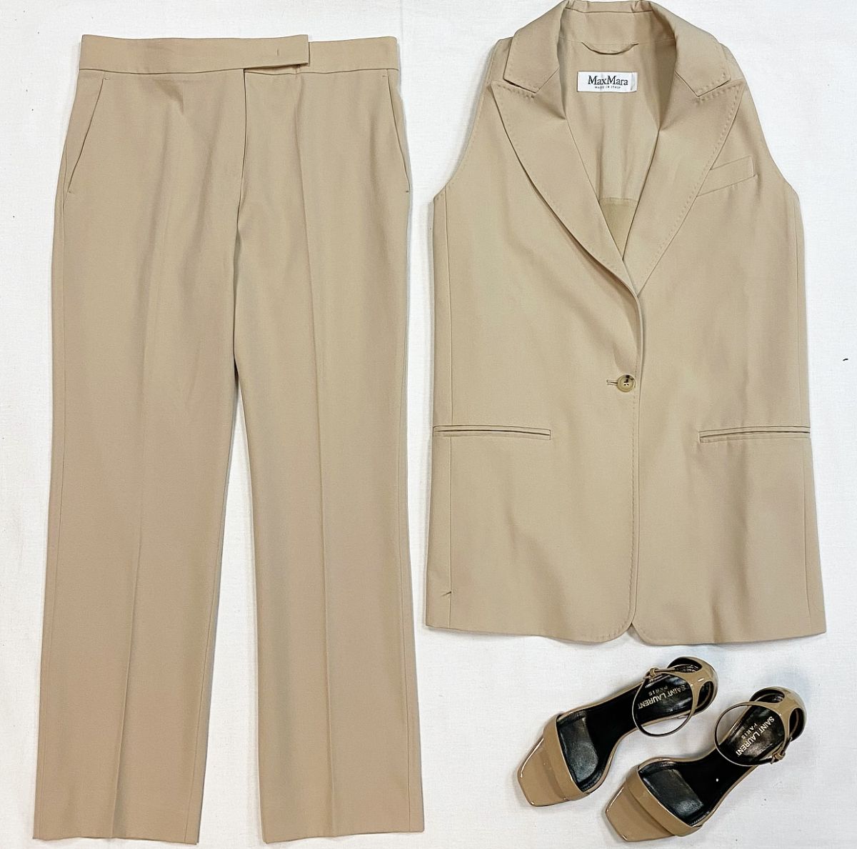 
Костюм Max Mara размер 40 цена 15 385 руб
Босоножки Saint Laurent размер 37 цена 23 078 руб