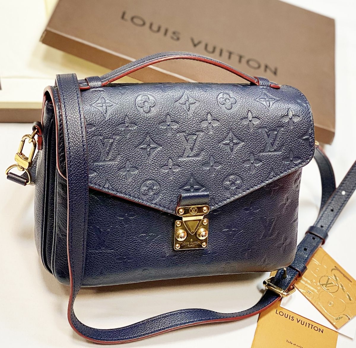 Сумка Louis Vuitton размер 25/15 цена 138 463 руб / документы / 