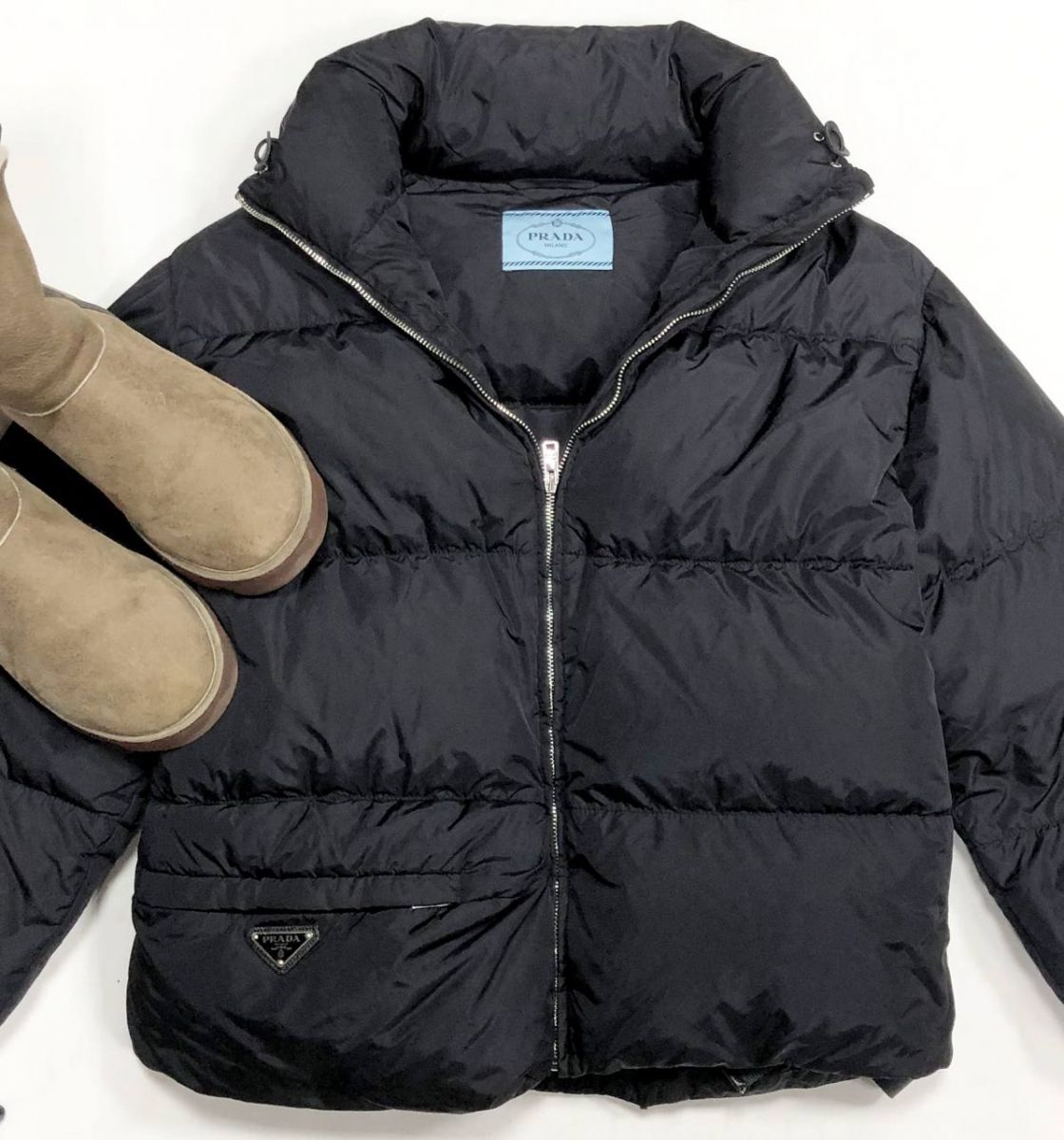 Пуховик Prada размер 40 цена 109 585 руб
Ugg / манили/ Brunello Cuccinelli размер 38 цена 23 483 руб