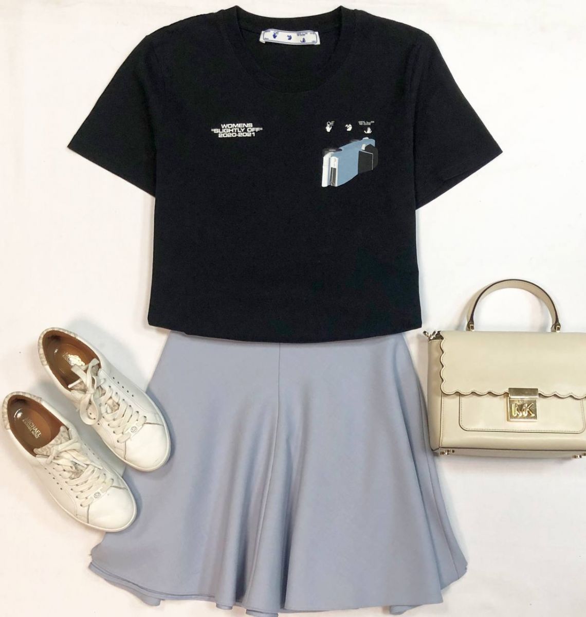 Футболка Off White размер L цена 10 770 руб
Юбка Red Valentino размер 40 цена 4 616 руб
Кеды Michael Kors размер 36 цена 4 616 руб
Сумка Michael Kors