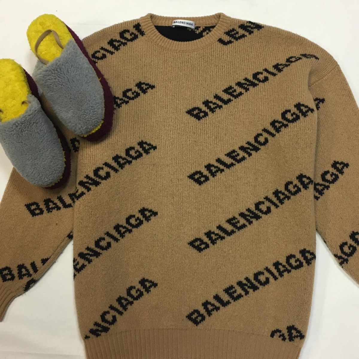 Свитер Balenciaga  размер 36 цена 23 078 руб 