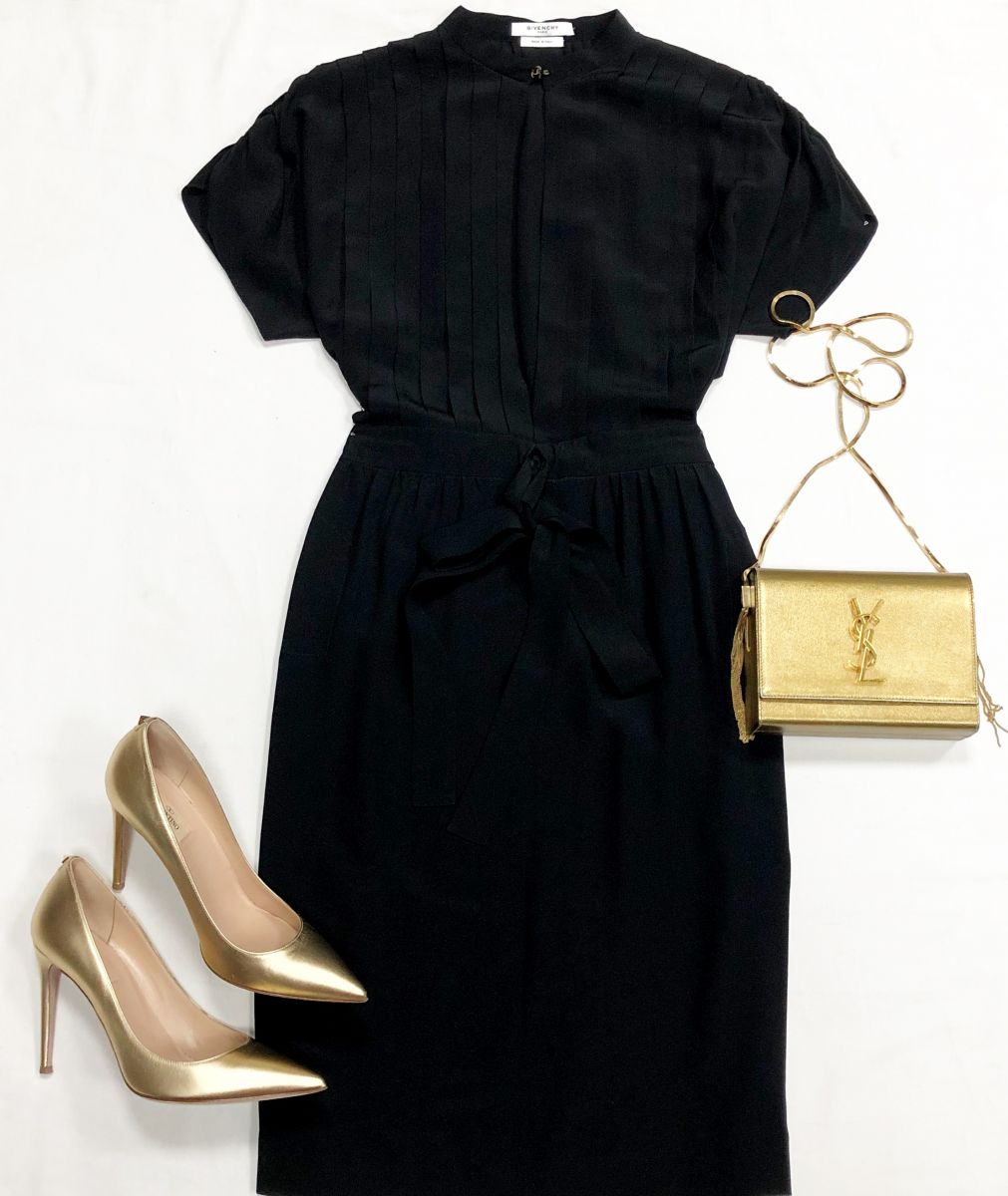 Платье Givenchy размер 42 цена 15 655 рубТуфли Valentino размер 40 цена 23 483 рубСумка Saint Laurent