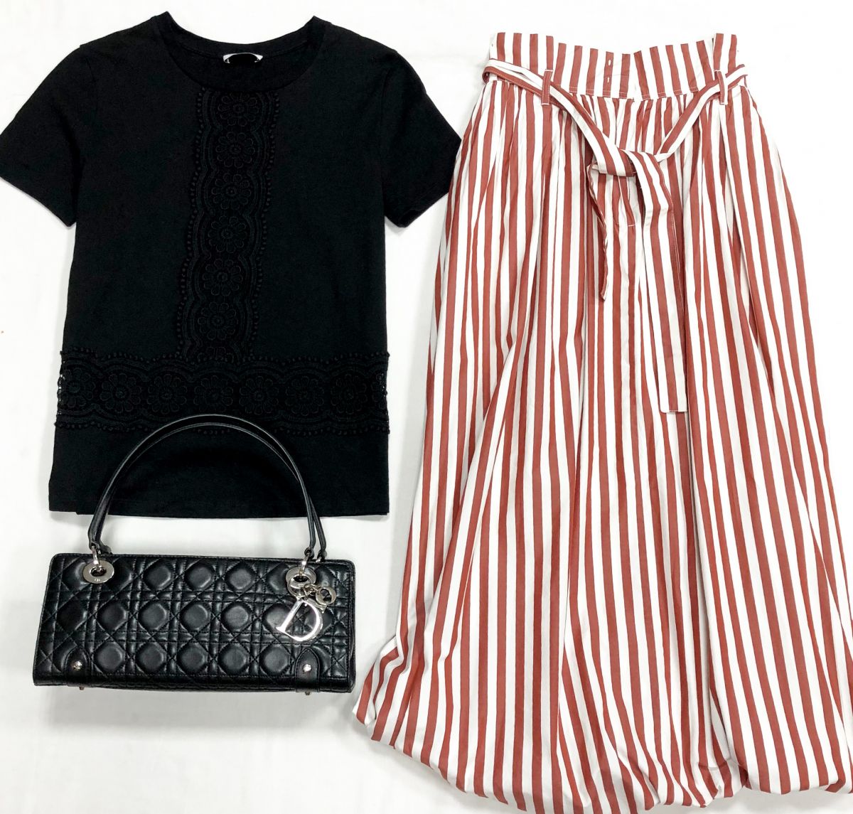 Юбка Weekend/ Max Mara / размер 42 цена 7 828 руб
Футболка Sandro размер 1 цена 4 697 руб
Сумка Christian Dior