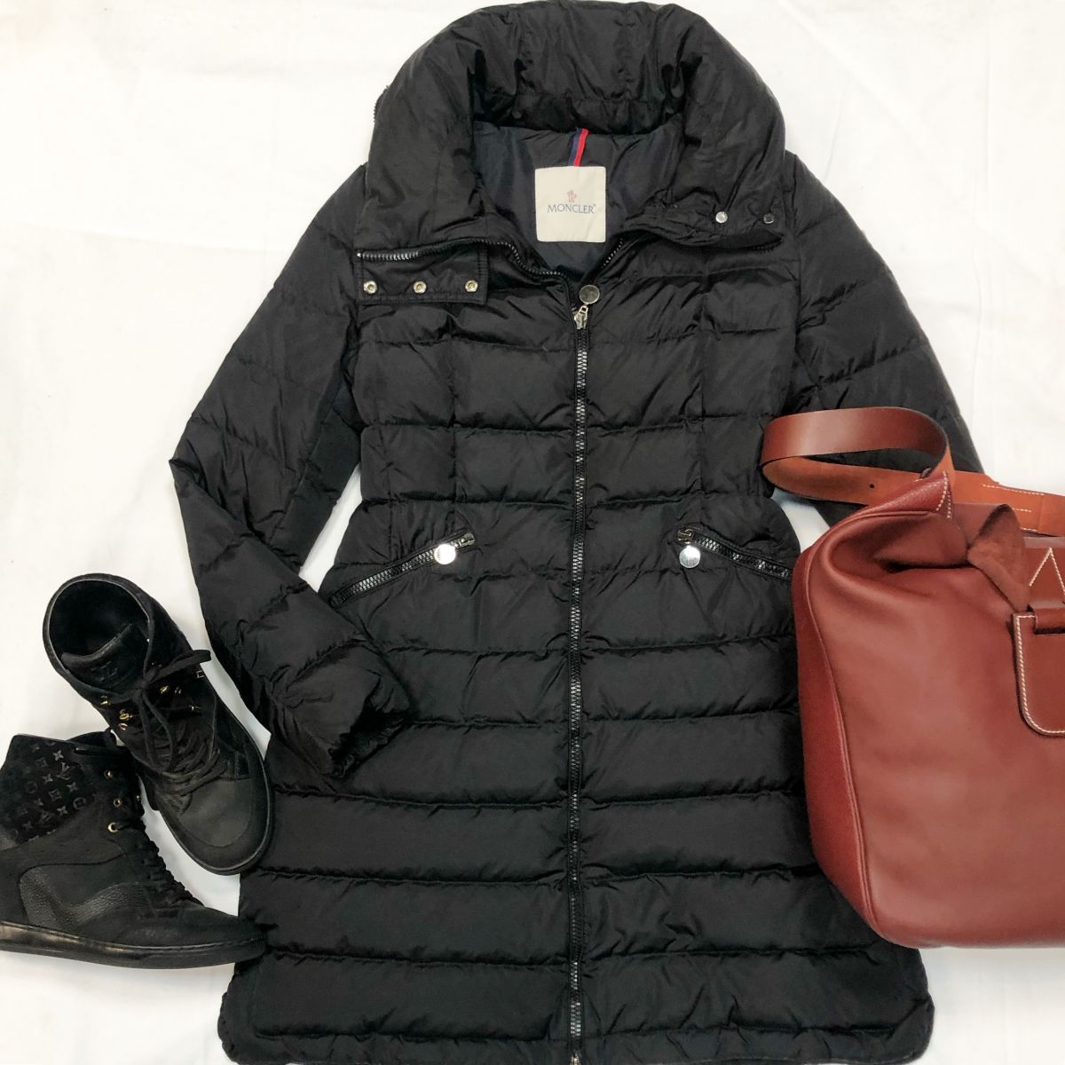 Пуховик Moncler размер 0 цена 30 770 руб Ботинки Lous Vuitton размер 37.5 цена 12 308 руб Сумка HERMES