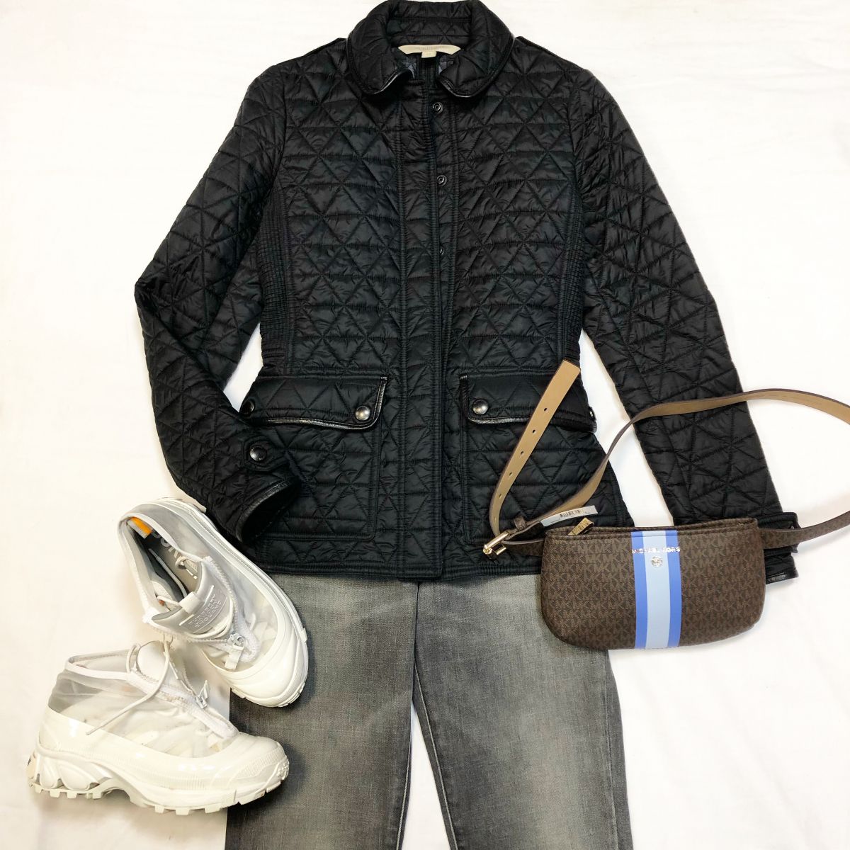 Куртка Burberry размер XS цена 12 308 руб Джинсы Saint Laurent размер 26 цена 7693 руб Кроссовки Burberry размер 36.5 цена 18 462 руб Сумка Michael Kors
