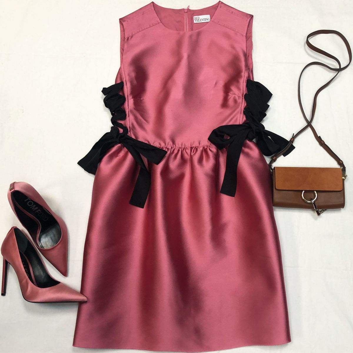 Платье Red Valentino размер 46 цена 15 385 руб Туфли Tom Ford размер 39 цена 30 770 руб Сумочка Chloe