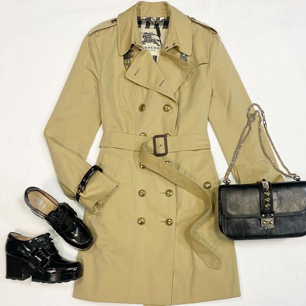 Плащ BURBERRY  размер 46 цена 30 770 рубБотинки VICTOR ROLF размер 38 цена 10 770 рубСумка VALENTINO 