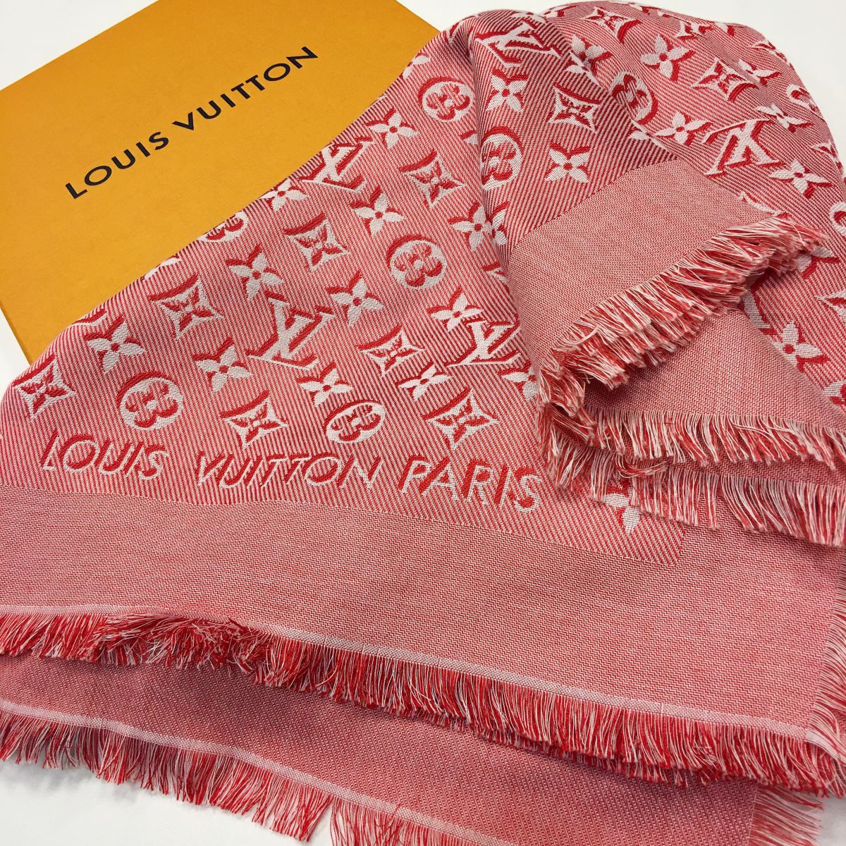 Шаль Louis Vuitton размер 140/140 цена 23 078 руб / новый / упаковка /