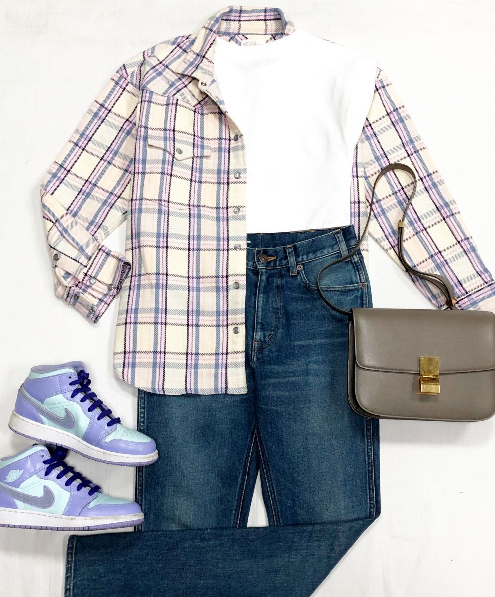 Рубашка J Crew размер 42 цена 4 697 руб
Джинсы Celine размер 42 цена 15 655 руб
Кеды Nike размер 38 цена 9 393 руб
Сумка Celine