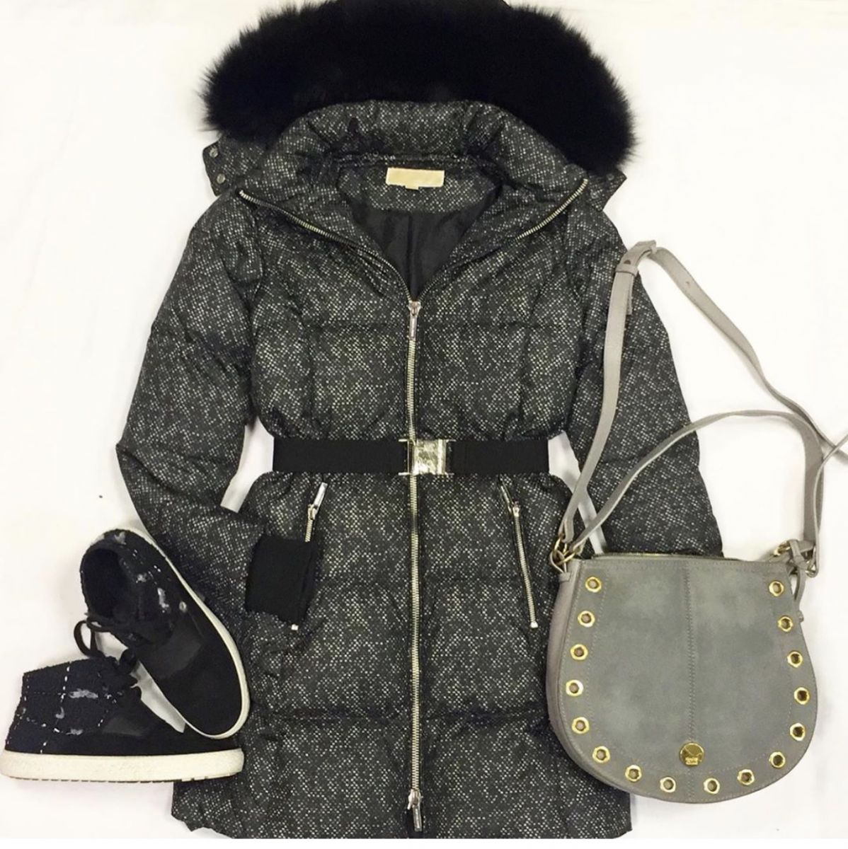 Пуховик Michael KORS размер XS цена 12 308 руб Ботинки Chanel размер 39 цена 23 077 рубСумка Chloe 