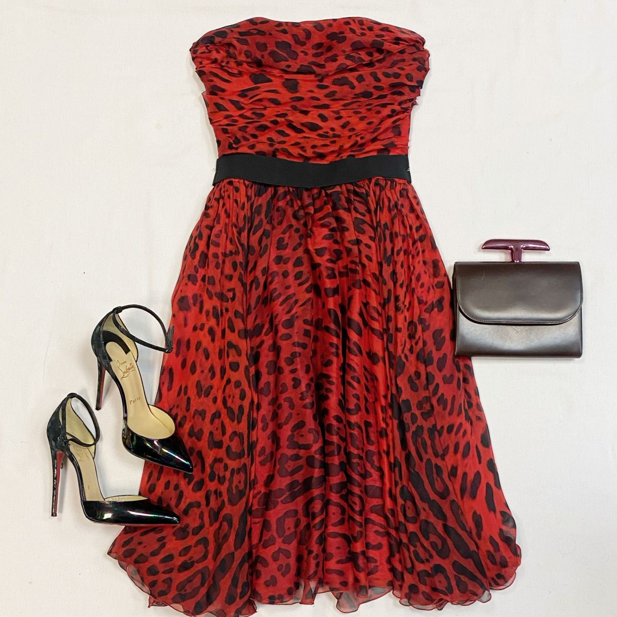 Платье Dolce Gabbana размер 40 цена 23 078 рубТуфли Louboutin размер 37 цена 18 462 рубСумка Dior