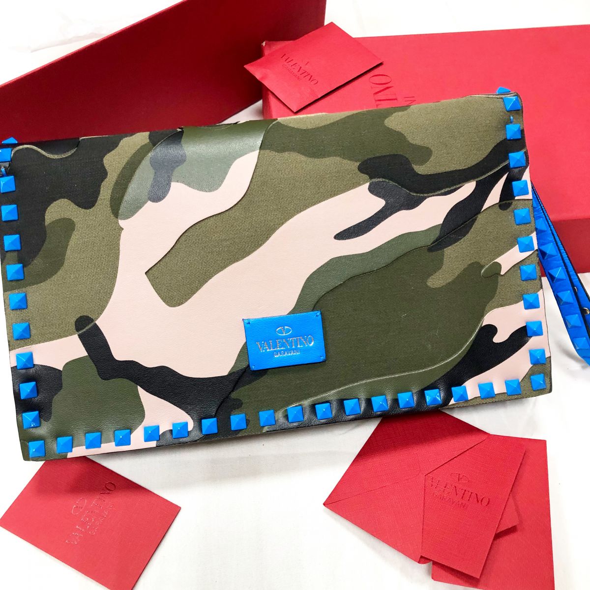 Жакет трансформер /жилет+жакет болеро/ твид Chanel размер S цена 93 934 руб 
Туфли Chanel размер 40 цена 78 275 руб /новые/