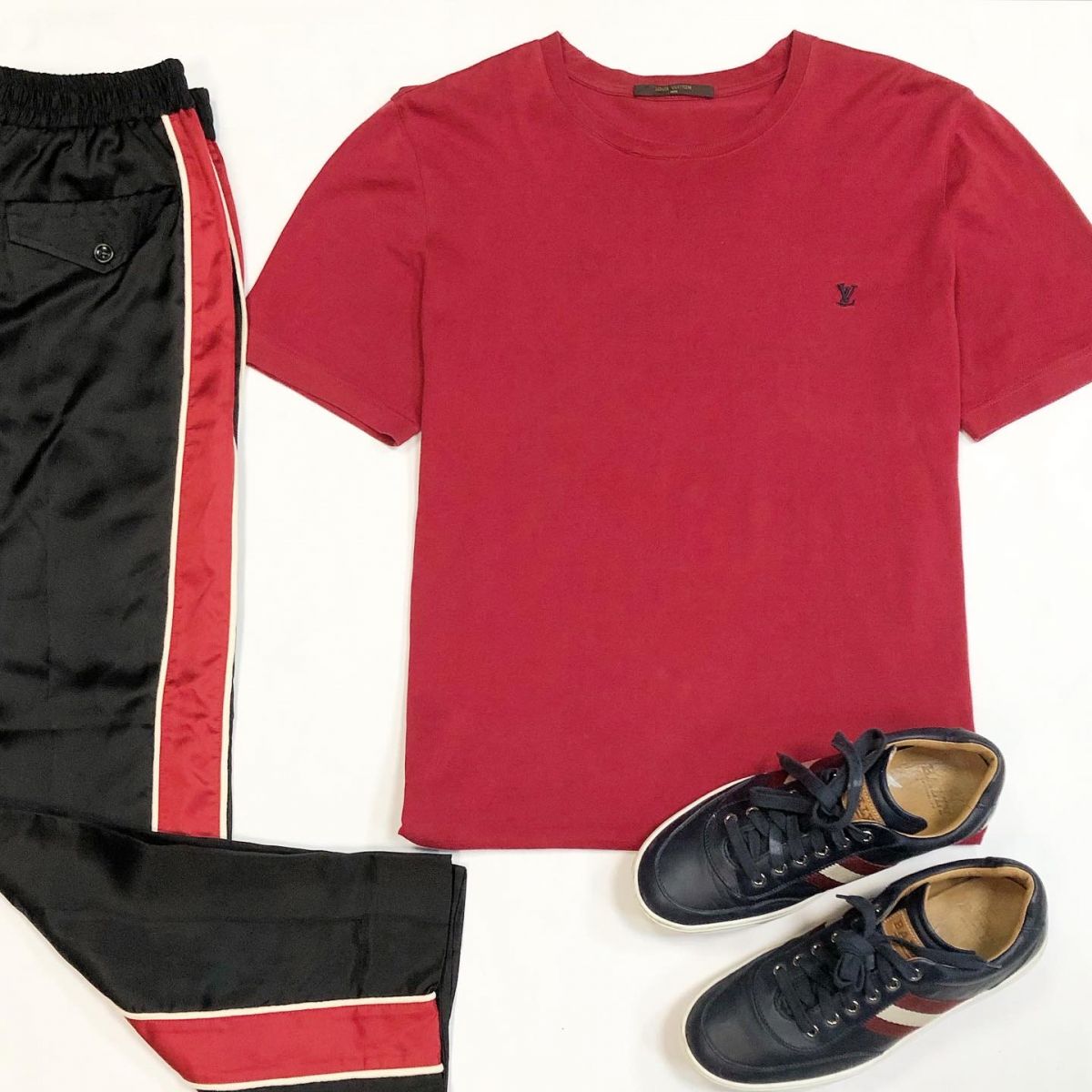 Брюки Gucci размер 46 цена 18 462 рубФутболка Louis Vuitton размер L цена 7 693 рубКеды Bally размер 40 цена 6 154 руб