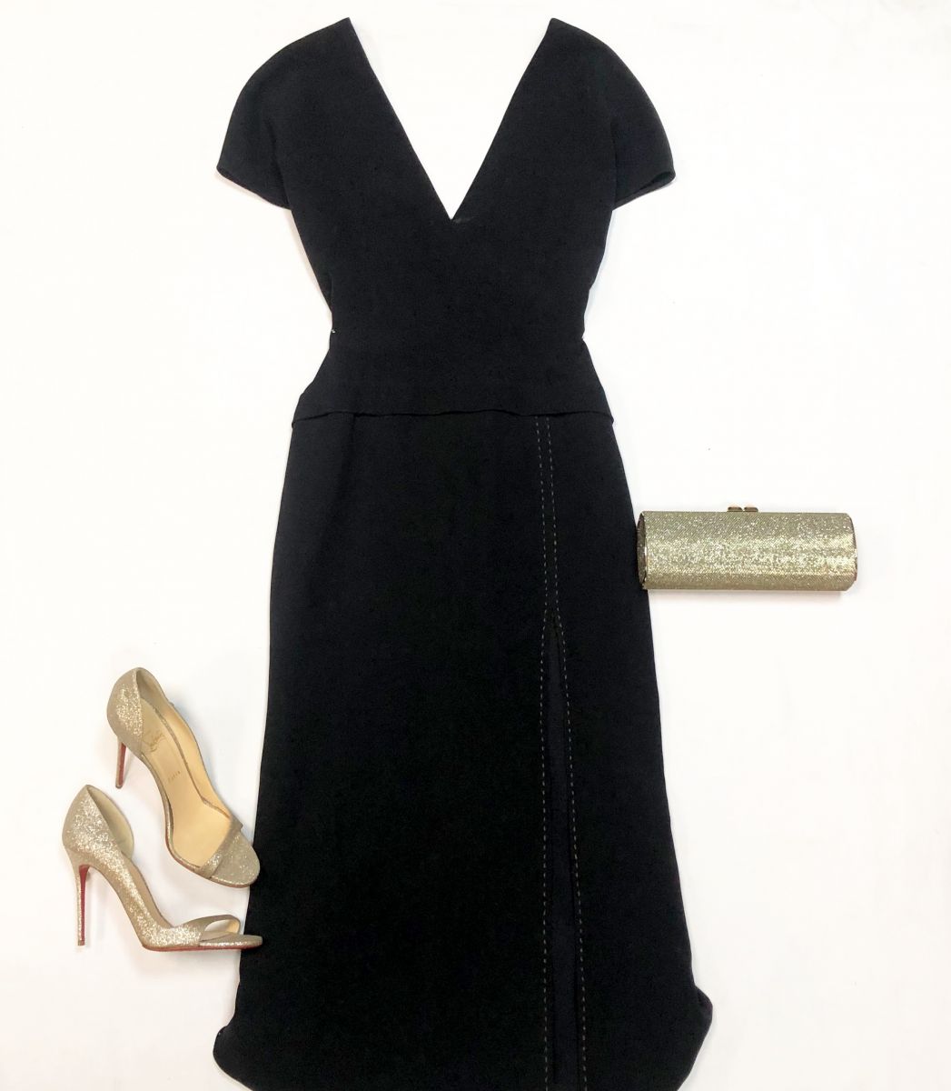 Платье FENDI размер 44 цена 23 078 руб
Туфли LOUBOUTIN размер 40.5 цена 18 462 руб
Клатч Jimmy Choo