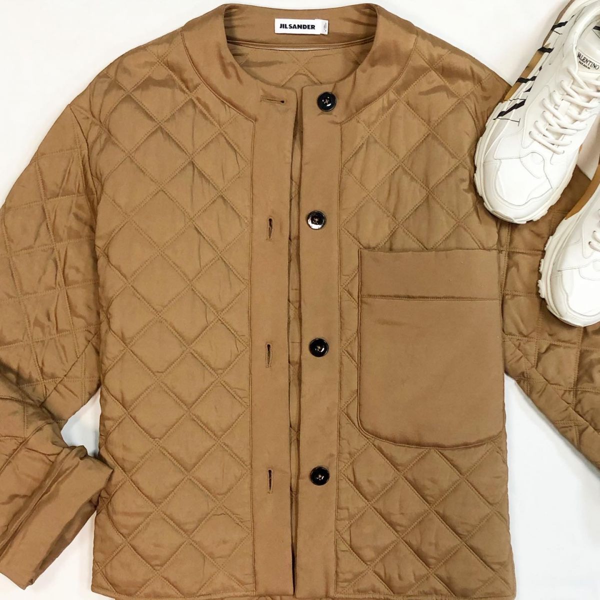 Куртка Jil Sander размер 36 цена 38 463 рубКроссовки Valentino размер 39 цена 30 770 руб