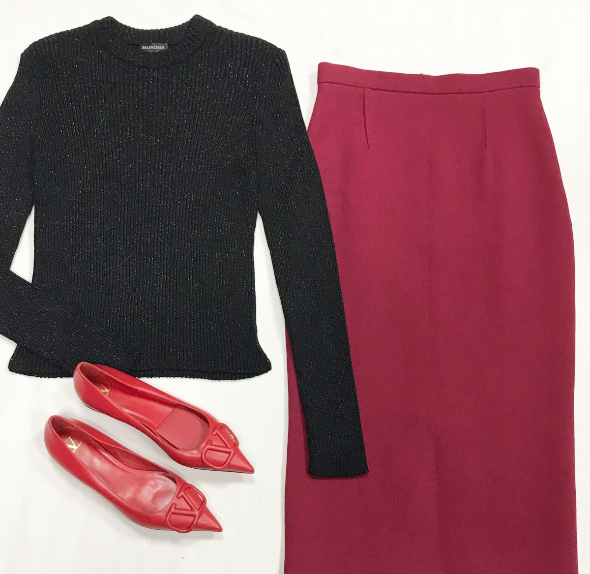 
Кофта Balenciaga размер M цена 18 786 руб
Юбка Raland Mouret размер 42 цена 4 697 руб
Балетки Valentino размер 38 цена 31 310 руб