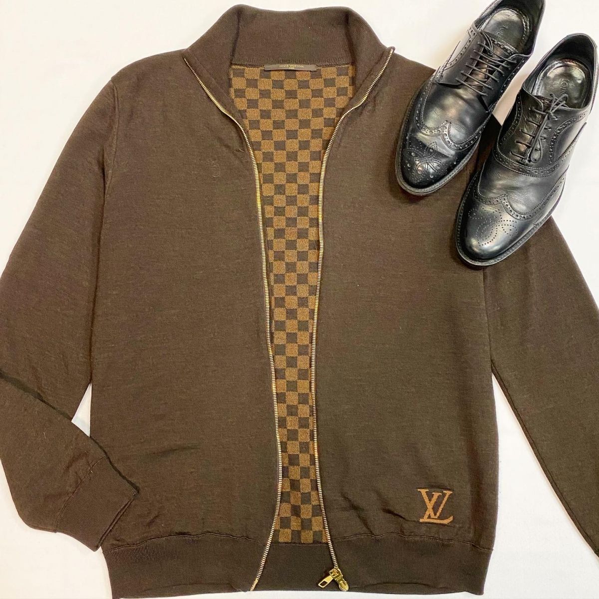 Толстовка Louis Vuitton размер M цена 15 385 руб Ботинки Louis Vuitton размер 41 цена 15 385 руб