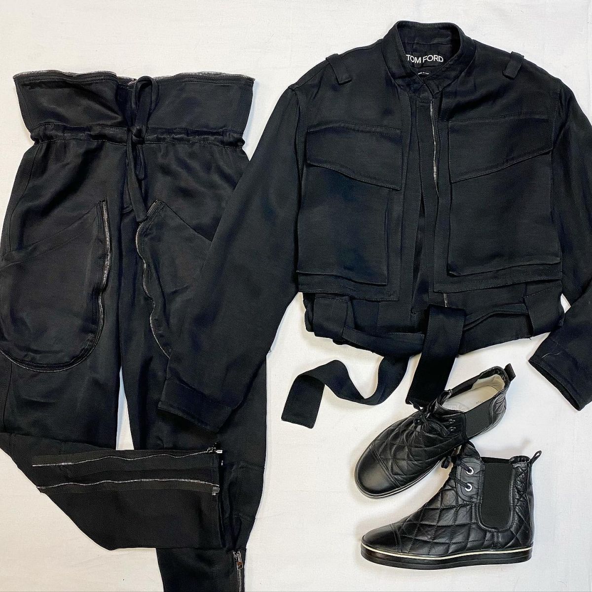 Костюм / куртка + брюки / Tom Ford  размер 36 цена 53 847 руб Кеды Chanel размер 39.5 цена 21 540 руб