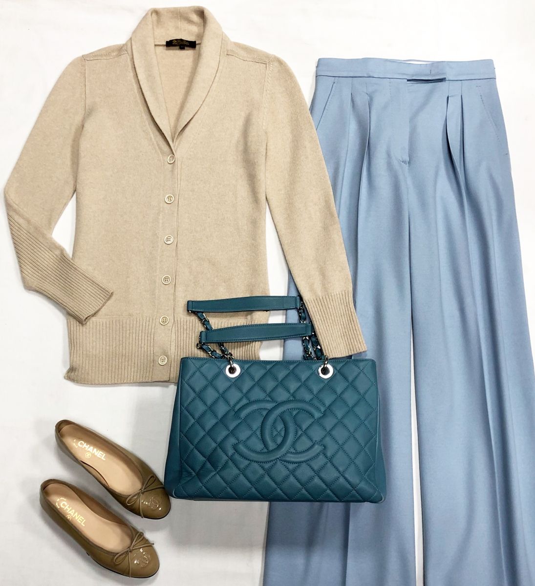 Кардиган размер 40 цена 15 655 руб
Брюки Max Mara размер 42 цена 15 655 руб
Балетки Chanel размер 36.5 цена 15 655 руб
Сумка Chanel