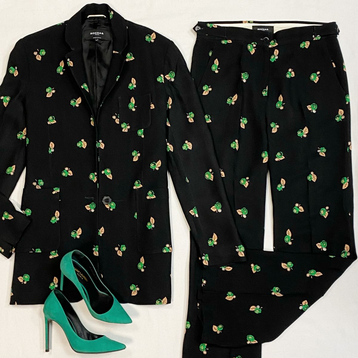 Костюм Rochas размер 40 цена 15 385 рубТуфли Saint Laurent размер 37 цена 3 077 руб