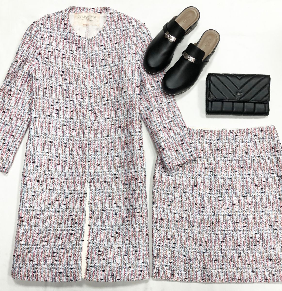 Костюм Пальто + Юбка Giam Battista VALLI размер 38 цена 23 483 руб
Сабо Hermès размер 39 цена 78 275 руб
Сумочка DKNY