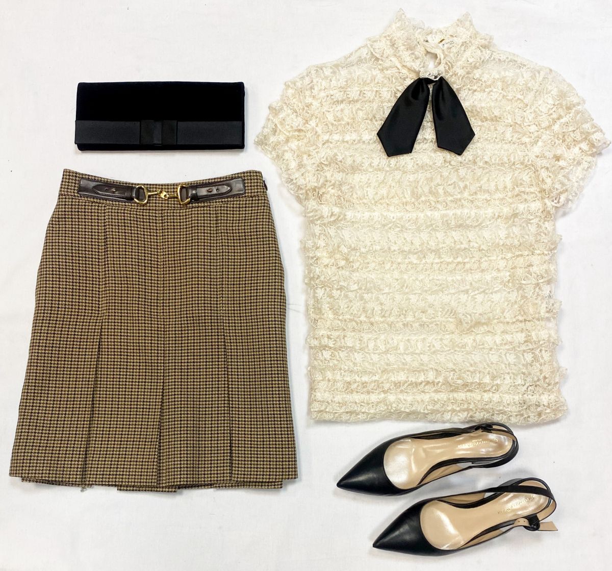 Блузка Saint Laurent размер 36 цена 30 770 руб
Юбка Celine размер 34 цена 23 078 руб
Босоножек Gianvito Rossi размер 38 цена 10 770 руб 