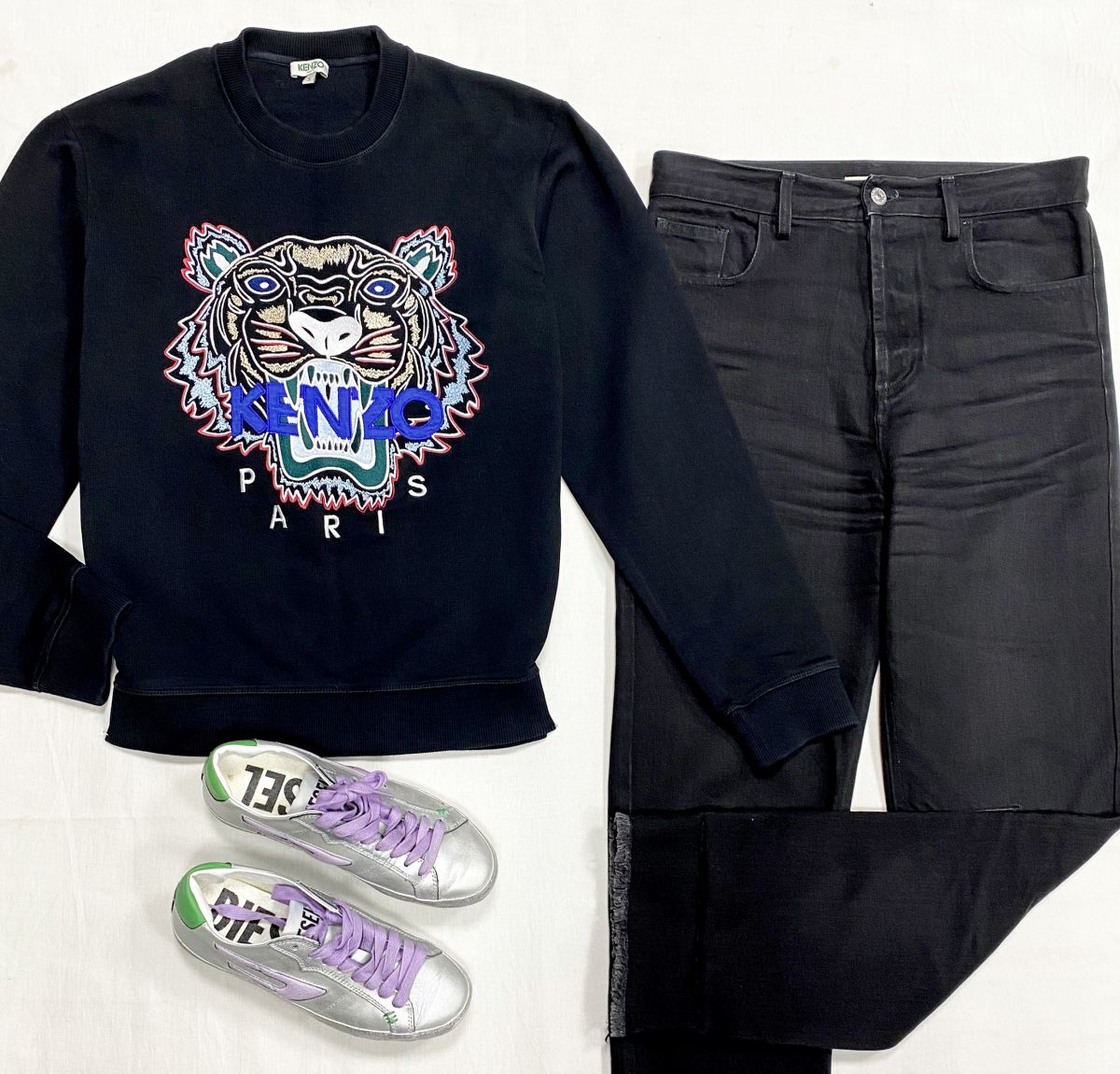 Толстовка Kenzo размер S цена 4 697 руб
Джинсы Celine размер 36 цена 23 483 руб
Кеды Diesel размер 37 цена 7 828 руб
