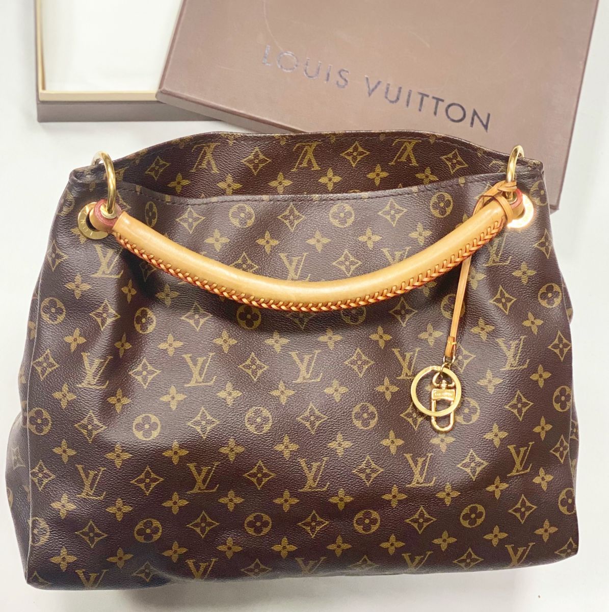 Сумка Louis Vuitton размер 40/30 цена 109 585 руб