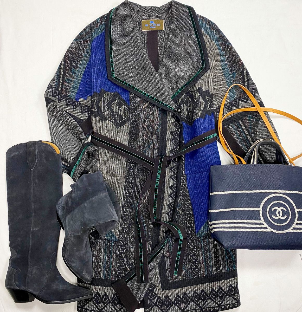 Пальто Etro размер 44 цена 31 310 руб Сапоги Isabel Marant размер 40 цена 31 310 руб Сумка Chanel
