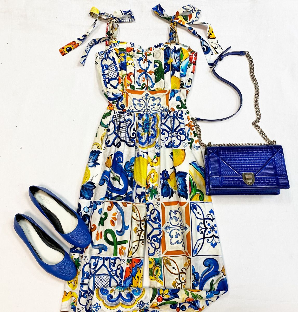 Комбинезон Dolce Gabbana размер 38 цена 23 078 руб
Балетки Kenzo размер 40 цена 6 154 руб
Сумка Dior 