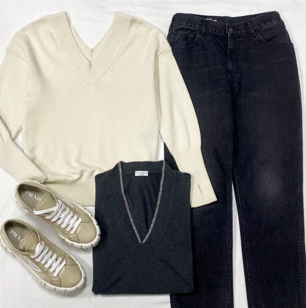 Кофта / кашемир / Tom Ford размер XS цена 15 655 руб 
Лонгслив / отделка манили / Brunello Cucinelli размер XL цена 15 655 руб 
Джинсы Celine размер 32 цена 15 655 руб 
Кеды Prada размер 40 цена 46 965 руб