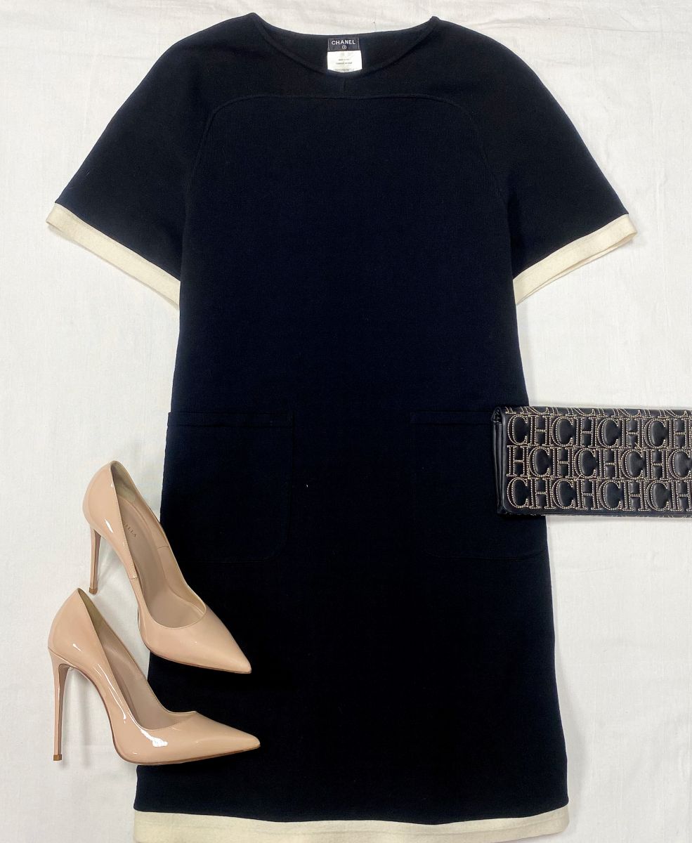 Платье Chanel размер 44 цена 31 310 руб 
Туфли Le Silla размер 37.5 цена 23 483 руб 
Клатч Carolina Herrerra