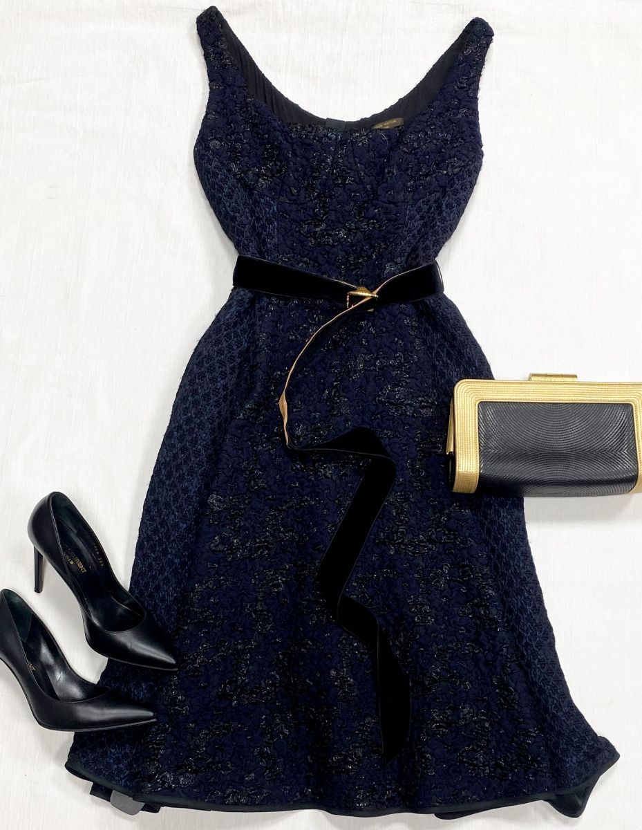 Платье Louis Vuitton размер 42 цена 31 310
Руб
Туфли Saint Laurent размер 35.5 цена 10 959 руб
Клатч Chanel 