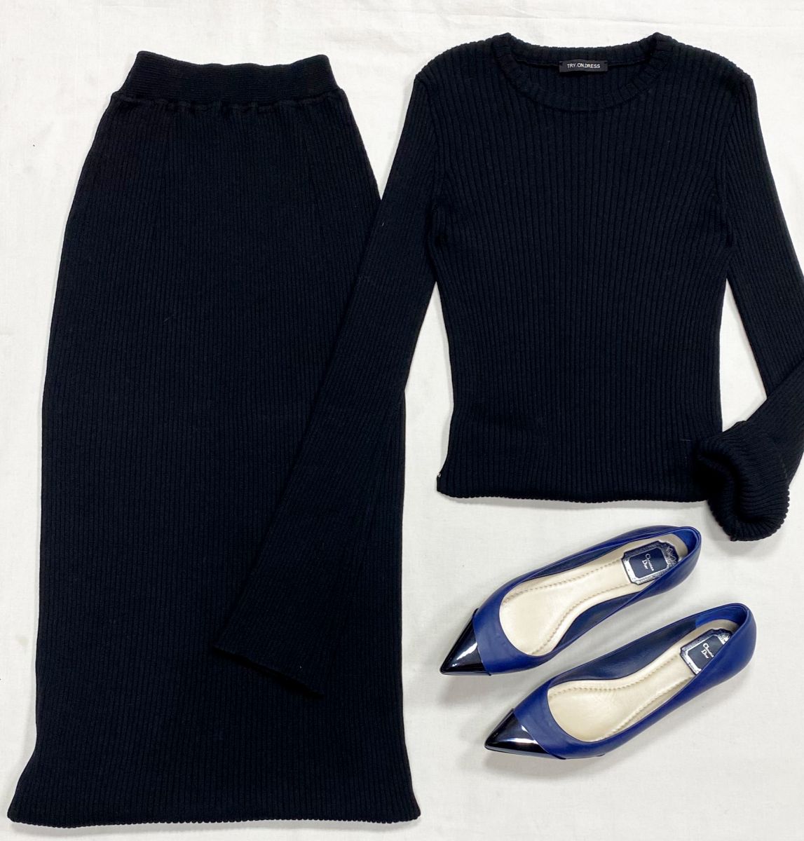 Костюм Try On Dress размер 42 цена 4 697 руб
Балетки Christian Dior размер 40 цена 23 483 руб
