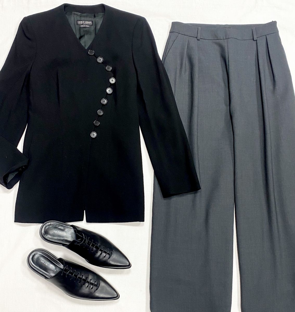 Жакет Giorgio Armani размер 44 цена 10 959 руб
Брюки Namelazz размер S цена 10 959 руб
Мюли Ann Demeulemeester размер 41 цена 46 965 руб