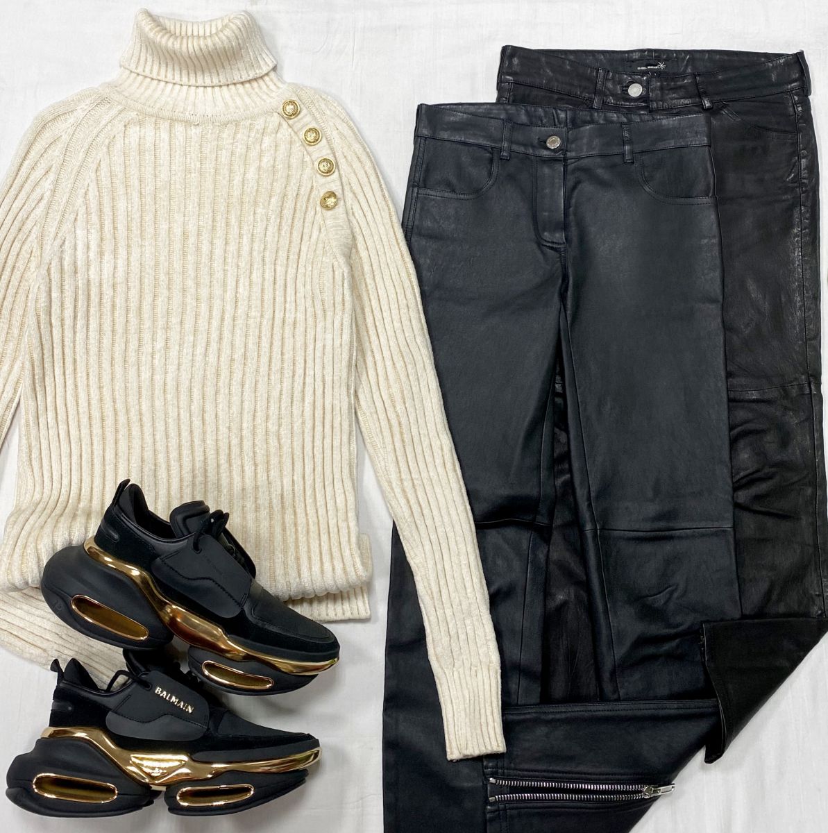 Свитер Balmain размер 36 цена 23 483 руб 
Брюки / кожа / Isabel Marant / Givenchy размер 1 цена по 10 959 руб 
Кроссовки Balmain размер 39 цена 31 310 руб