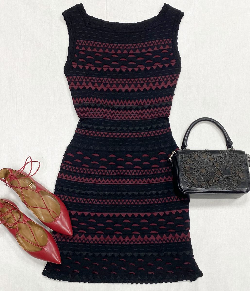 Платье Alaïa размер 38 цена 15 655 руб
Балетки Aquazzura размер 36.5 цена 10 959 руб
Сумочка Brunello Cucinelli 