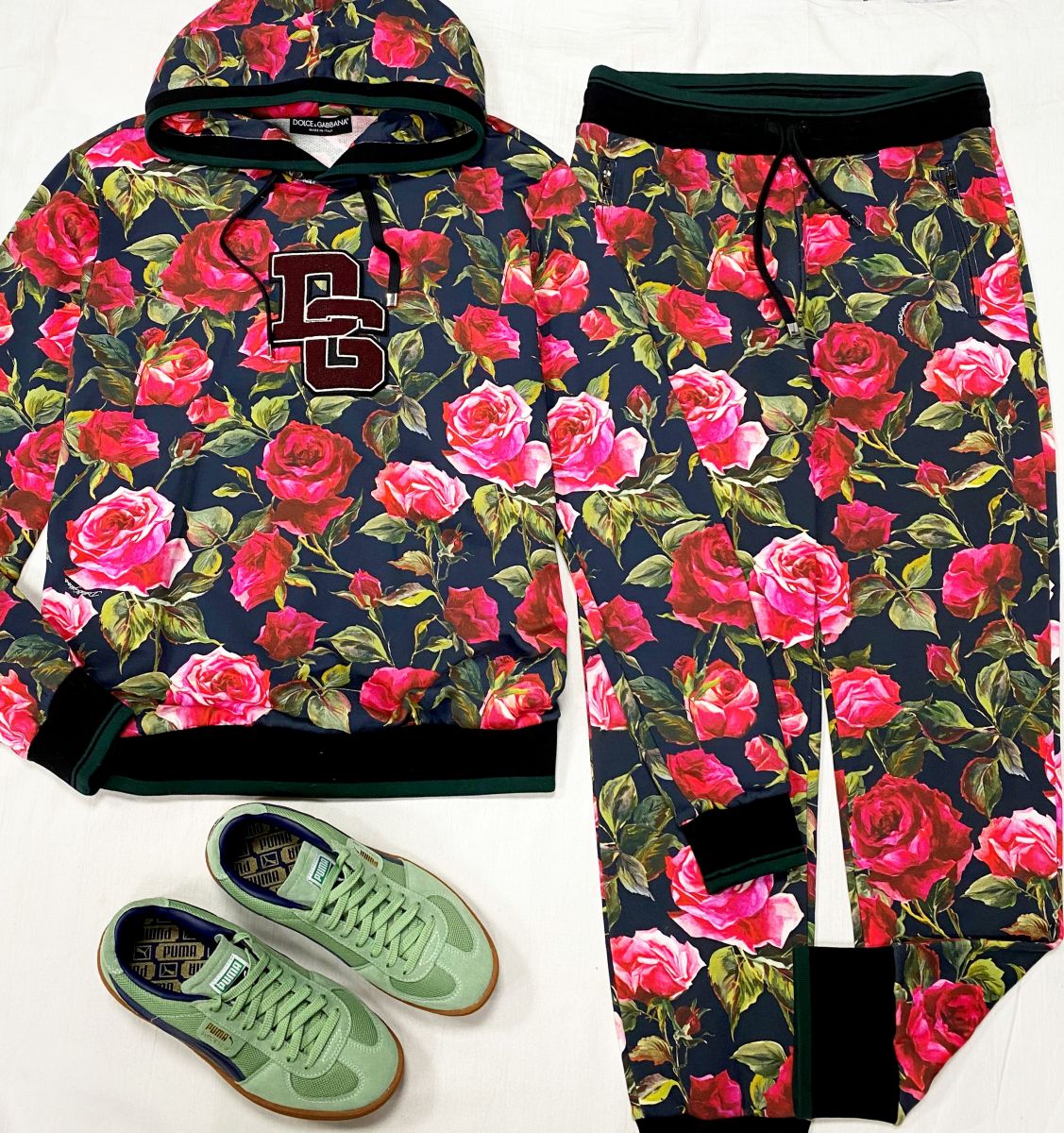 Костюм Dolce Gabbana размер 50 цена 23 483 руб Кеды Puma размер 40 цена 15 655 руб