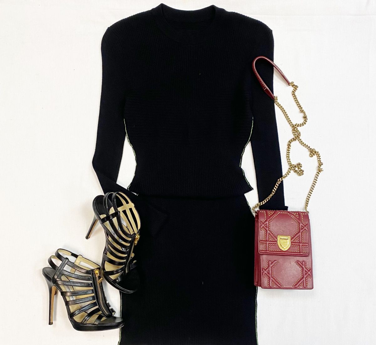 Платье Horon Preston размер S цена 7 693 руб
Босоножки Jimmy Choo размер 38 цена 6 154 руб
Сумка Dior 